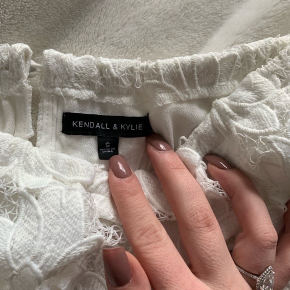 FLORAL KENDALL AND KYLIE off the shoulder top - Picture 3 of 7